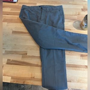 IZOD slim mens pants 30x32. Great condition.